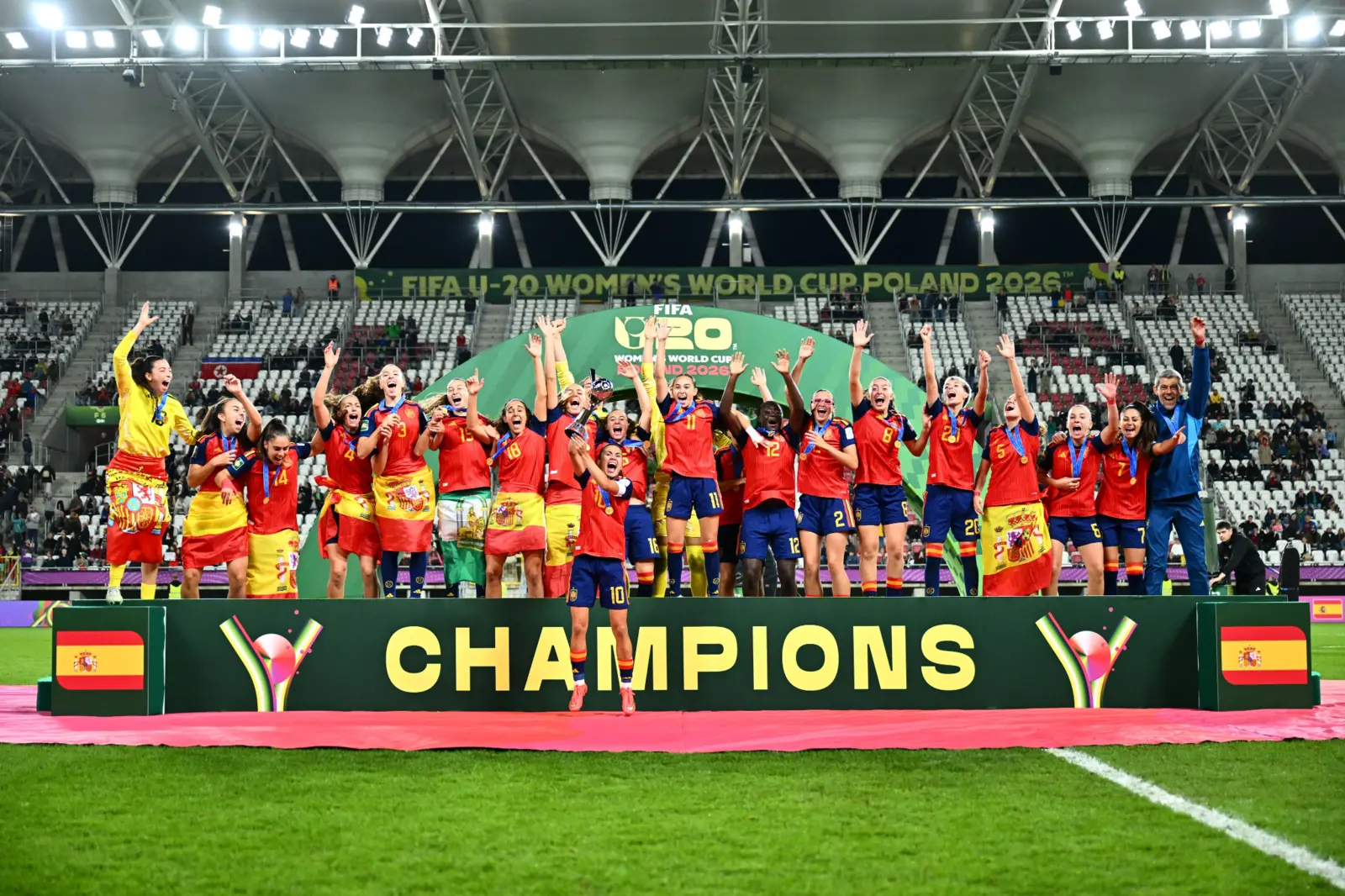 La selección española celebra el título del Mundial femenino sub-20 de 2026